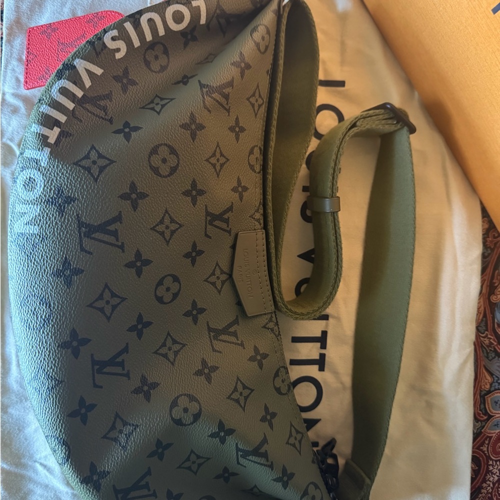AUTHENTIC - Louis Vuitton Hammock Bag Khaki Green Vermillion Red Monogram Canvas - Picture 4 of 10